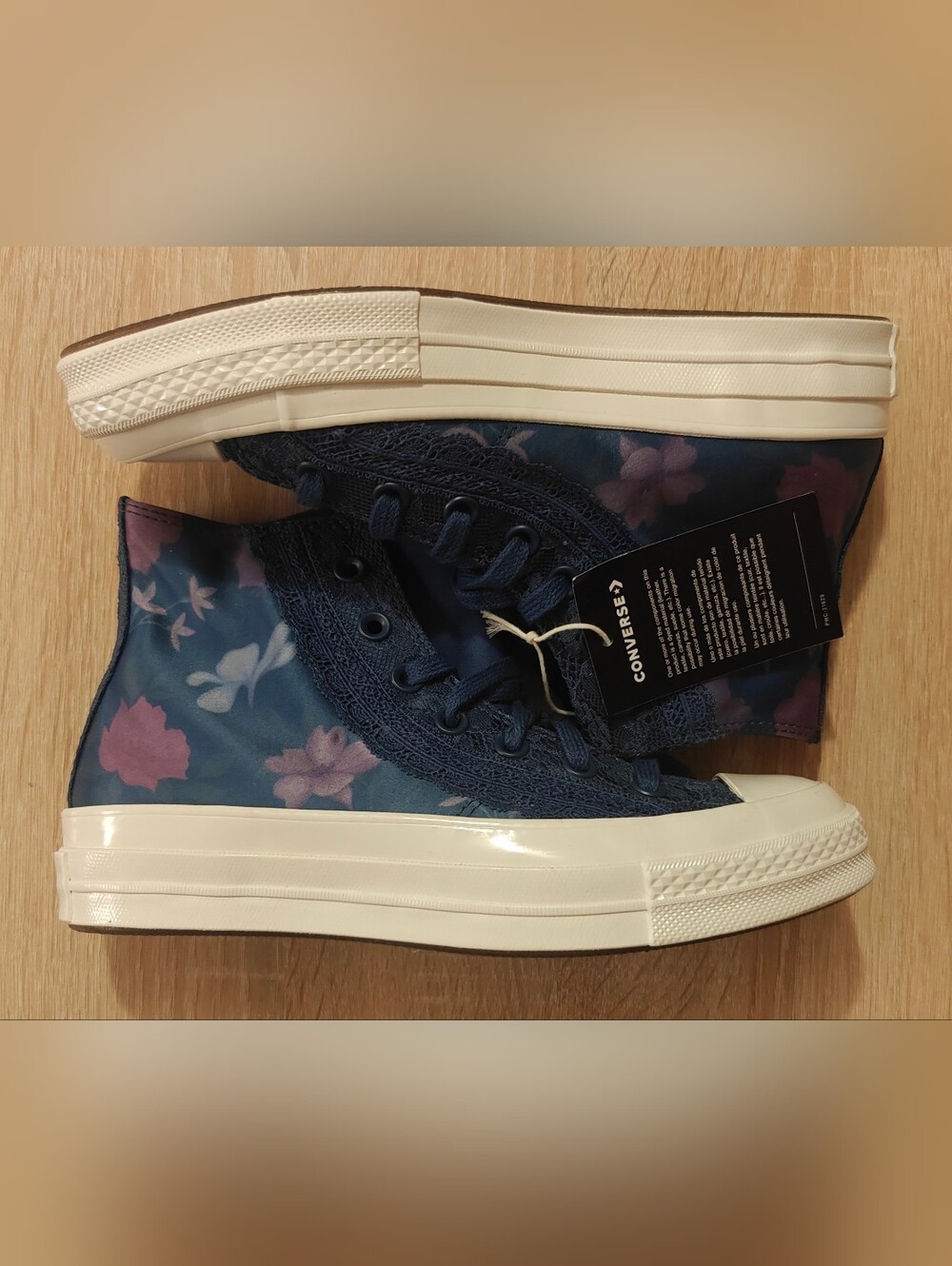 Converse Chuck 70 Floral Satin Low Top Sneakers Women’s 7 Men’s 5